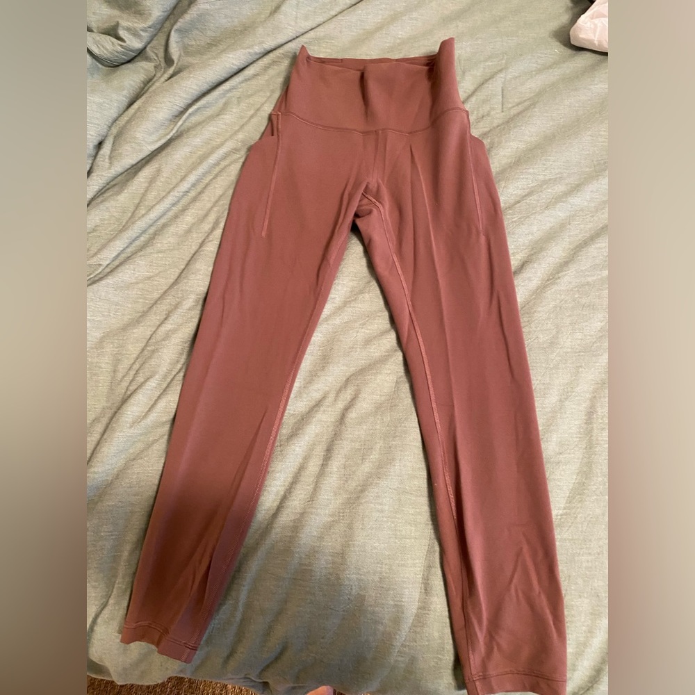 Lululemon - never worn, mauve leggings, size 6